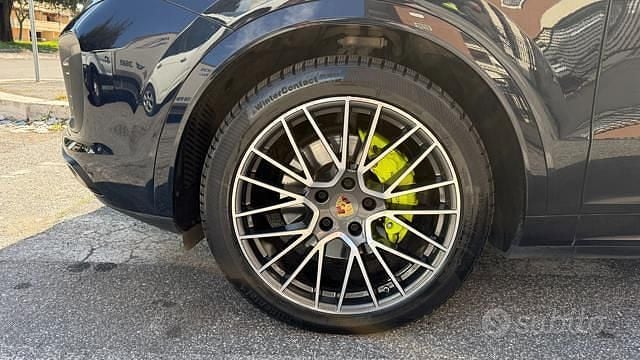 Usata Porsche Cayenne 340 CV (250 kW) 2022 Blu metallizzato SUV