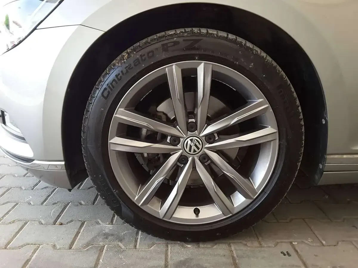 Usata VW Passat Highline 190 CV (139 kW) 2017 Grigio Station wagon
