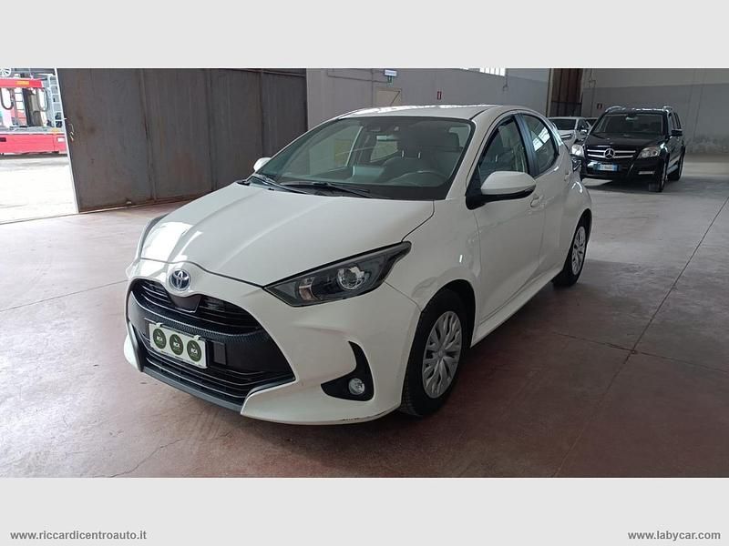 Bianco Usata 2022 Toyota Yaris Hybrid Active Tre volumi | 14.890 € (Buon prezzo) - Immagine 1/4