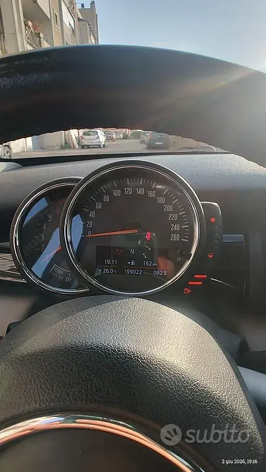 Usata Mini Cooper 116 CV (85 kW) 2015 Marrone Utilitaria