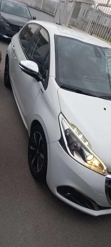 Usata Peugeot 208 Signature Sky 83 CV (61 kW) 2019 Bianco Utilitaria