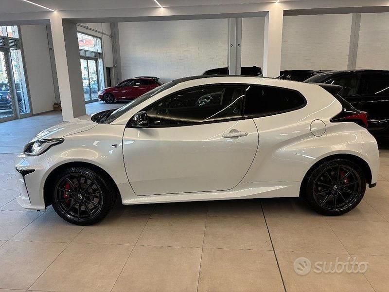 Usado Toyota Yaris 261 CV (191 kW) 2024 Blanco Utilitario