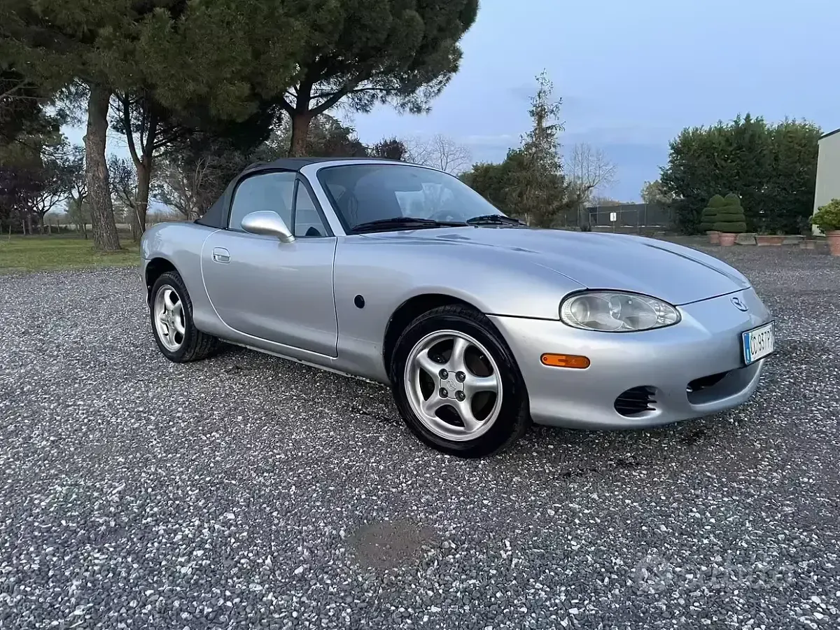 Usata Mazda MX5 110 CV (80 kW) 2002 Grigio Cabrio