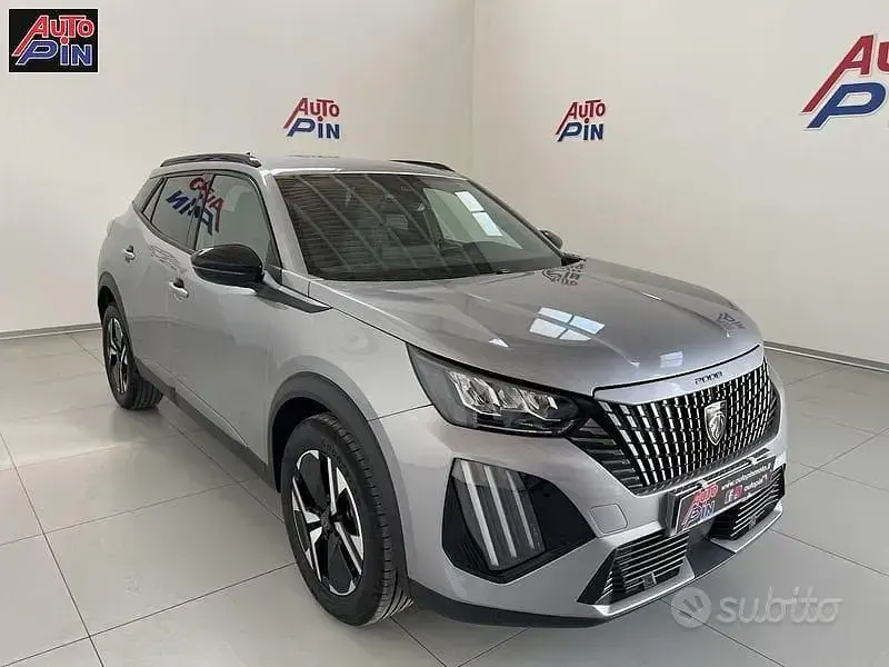 Usata Peugeot 2008 Allure 102 CV (75 kW) 2025 Grigio SUV