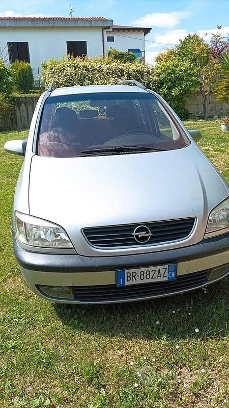 Usata Opel Zafira 101 CV (74 kW) 2001 Grigio Monovolume