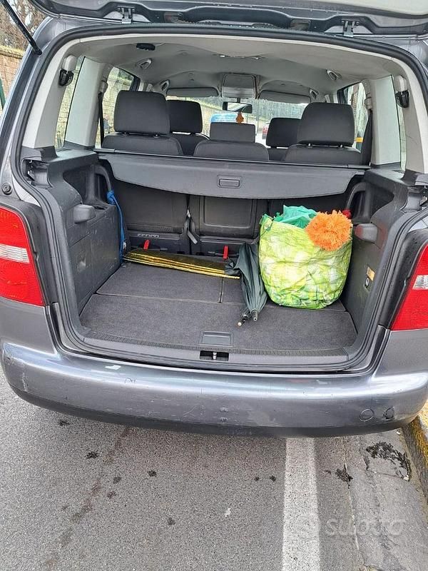 Usata VW Touran Trendline 101 CV (74 kW) 2005 Grigio Monovolume