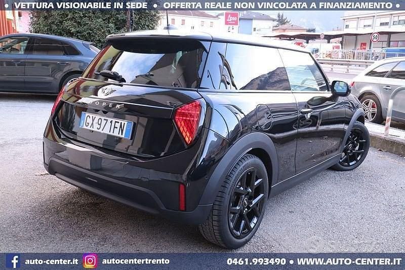 Usata Mini Cooper Favoured 156 CV (114 kW) 2024 Nero Utilitaria