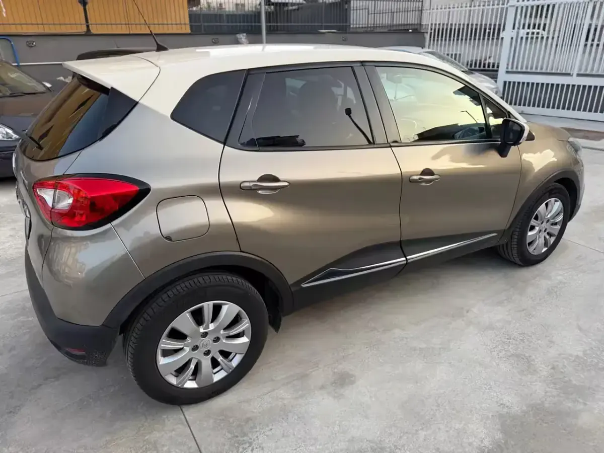 Usata Renault Captur 90 CV (66 kW) 2014 Beige SUV
