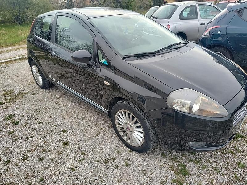Usata Fiat Grande Punto Sport 77 CV (56 kW) 2009 Nero Utilitaria