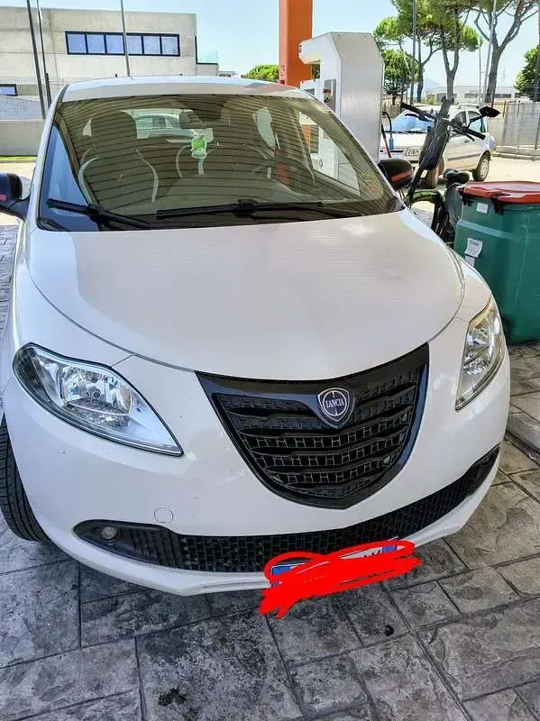 Usata Lancia Ypsilon Gold 86 CV (63 kW) 2015 Utilitaria