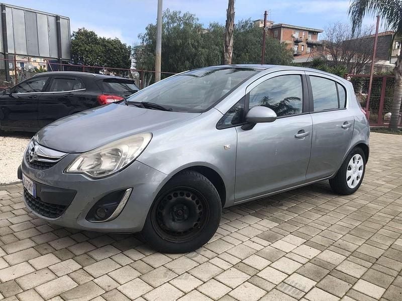 Usata Opel Corsa Cosmo 75 CV (55 kW) 2012 Grigio Berlina