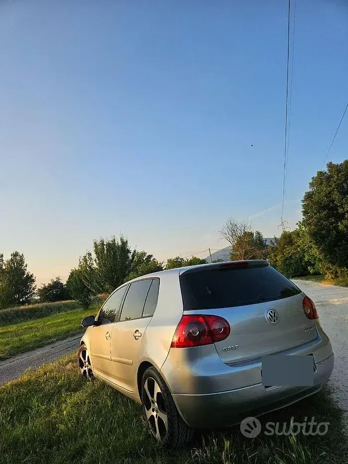 Usata VW Golf IV 140 CV (102 kW) 2005 Grigio Berlina
