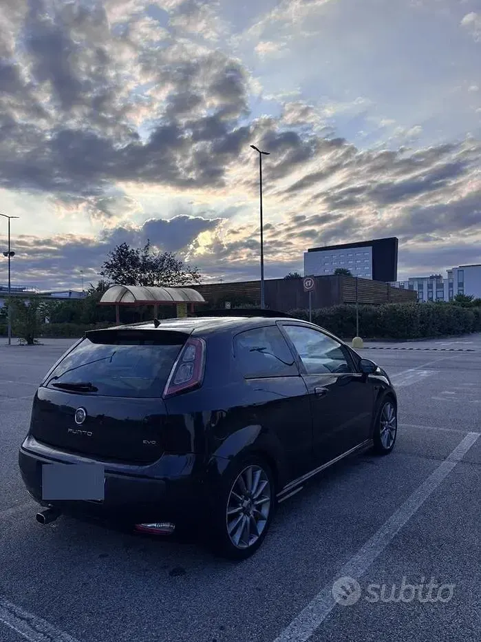 Usata Fiat Punto Evo 90 CV (66 kW) 2010 Nero Utilitaria