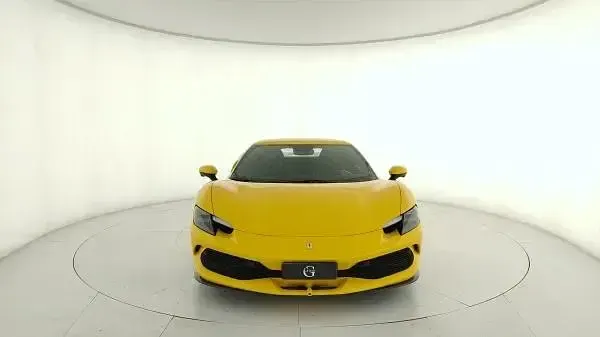 Usata Ferrari 296 664 CV (488 kW) 2022 Giallo modena Coupé