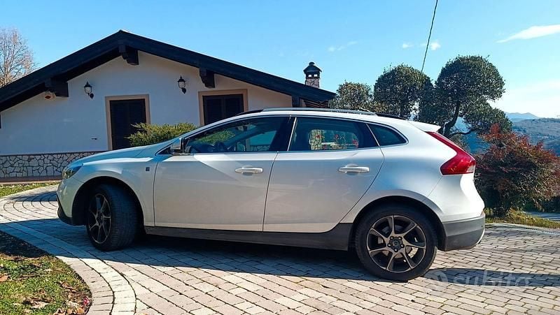 Usata Volvo V40 CC Ocean Race 120 CV (88 kW) 2016 Bianco Station wagon