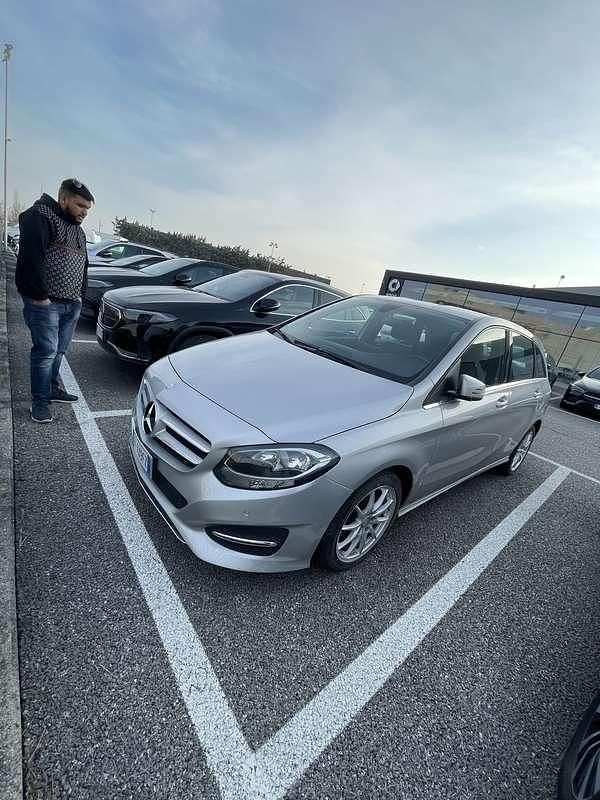 Usata Mercedes B200 Premium 136 CV (100 kW) 2016 Utilitaria