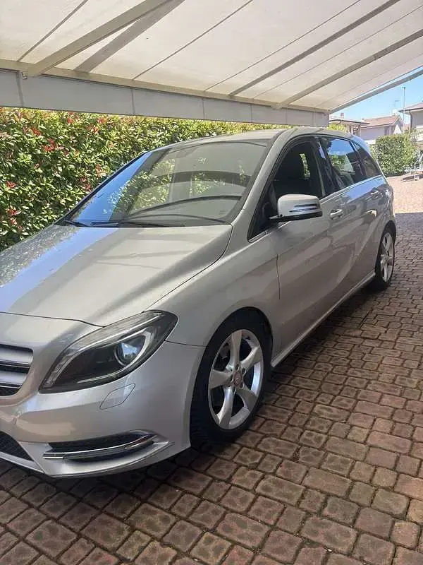 Usata Mercedes A180 AMG line 109 CV (80 kW) 2014 Utilitaria
