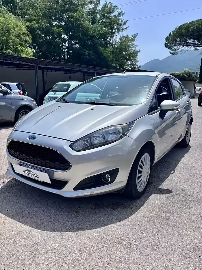 Usata Ford Fiesta 95 CV (69 kW) 2016 Grigio Utilitaria