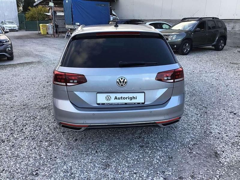 Usata VW Passat Executive 150 CV (110 kW) 2020 Argento Station wagon