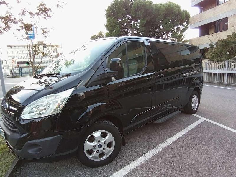 Usata Ford Tourneo Custom 170 CV (125 kW) 2017 Nero Furgone