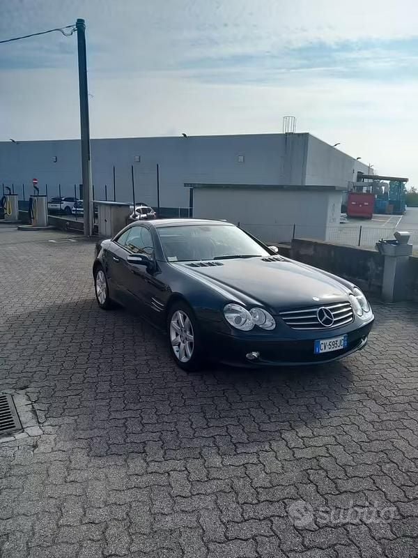 Usata Mercedes SL350 306 CV (225 kW) 2005 Blu Cabrio