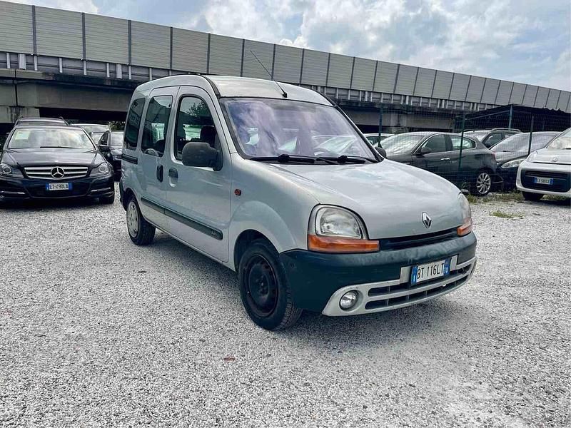 Usado Renault Kangoo 80 CV (58 kW) 2001 Gris Monovolumen