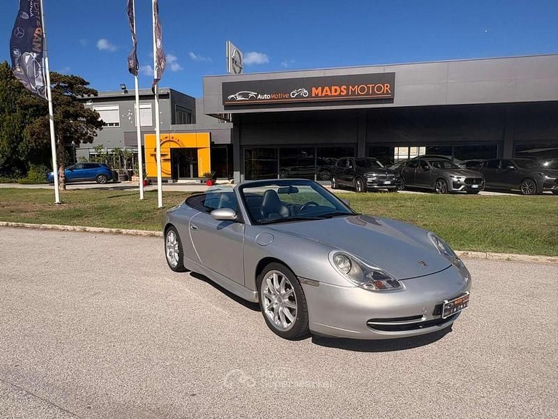 Usata Porsche 911 Carrera Cabriolet 300 CV (220 kW) 2000 Argento Cabrio