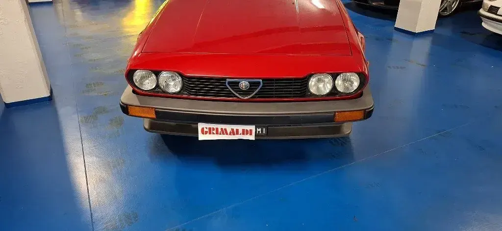 Usata Alfa Romeo GTV 131 CV (96 kW) 1982 Rosso alfa / pastello Coupé