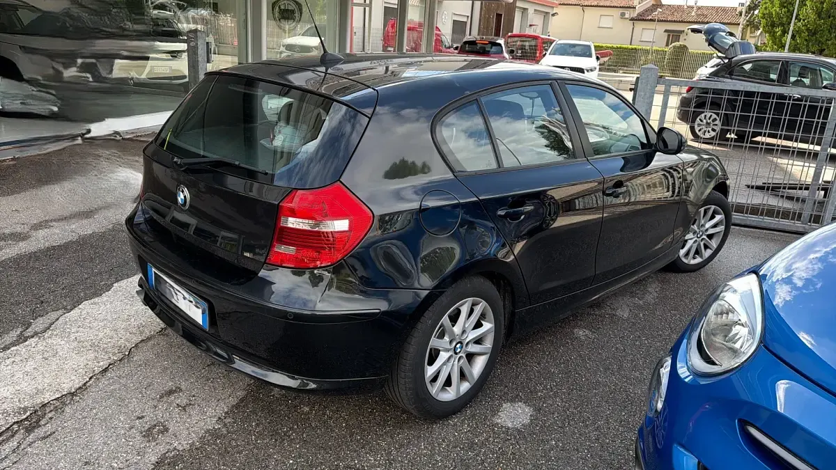 Usata BMW 120 177 CV (130 kW) 2010 Nero Utilitaria