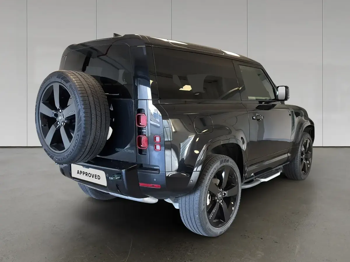Usata Land Rover Defender SE Dynamic 200 CV (147 kW) 2024 Santorini black SUV