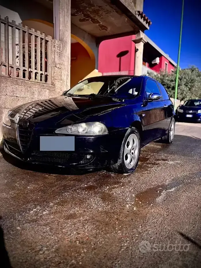 Usata Alfa Romeo 147 105 CV (77 kW) 2007 Nero Utilitaria