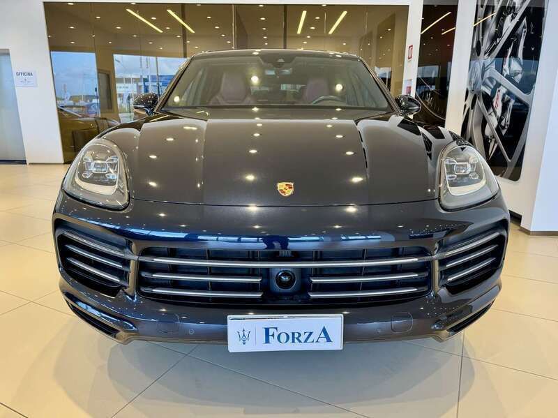 Usata Porsche Cayenne 340 CV (250 kW) 2018 Blu moonlight SUV