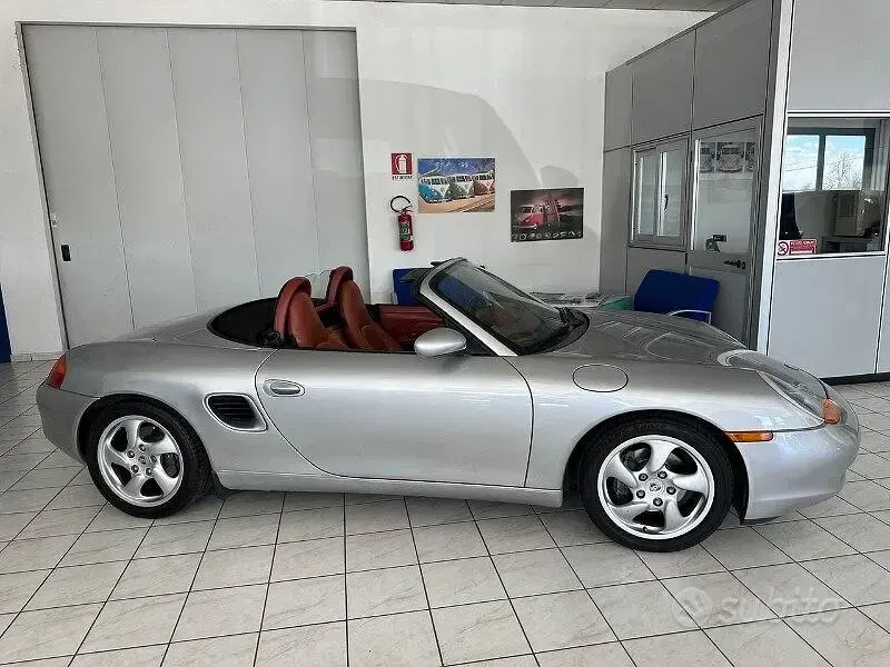 Second-hand Porsche Boxster 220 CP (161 kW) 2000 Argintiu Cabrio