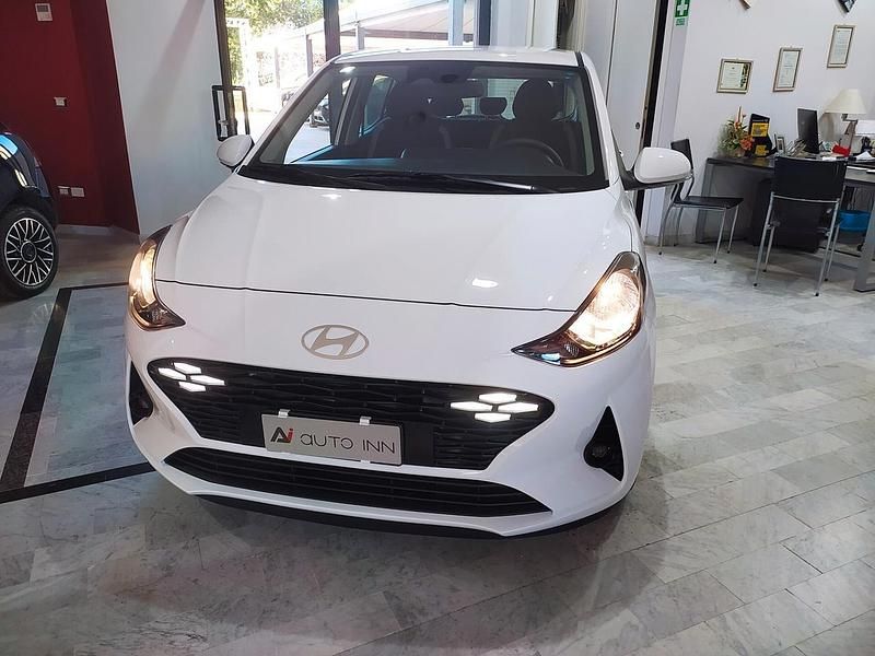 Bianco Usata 2024 Hyundai i10 Due volumi | 15.900 € (Cara) - Immagine 1/4