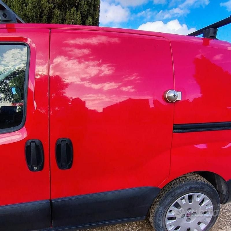 Usata Fiat Fiorino 75 CV (55 kW) 2014 Rosso Monovolume