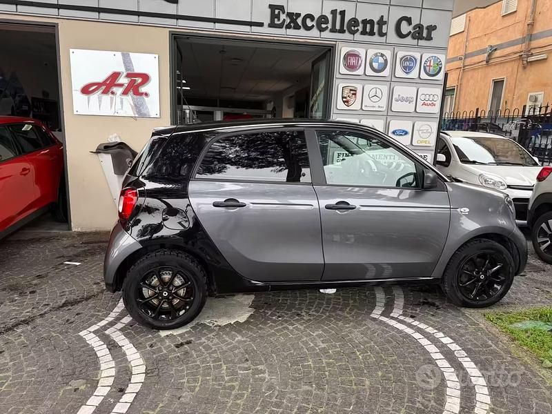 Usata Smart ForFour 70 CV (51 kW) 2017 Grigio Utilitaria