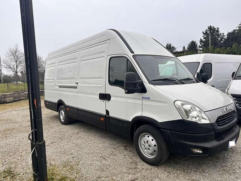 Usata Iveco Daily 145 CV (106 kW) 2013 Bianco Furgone