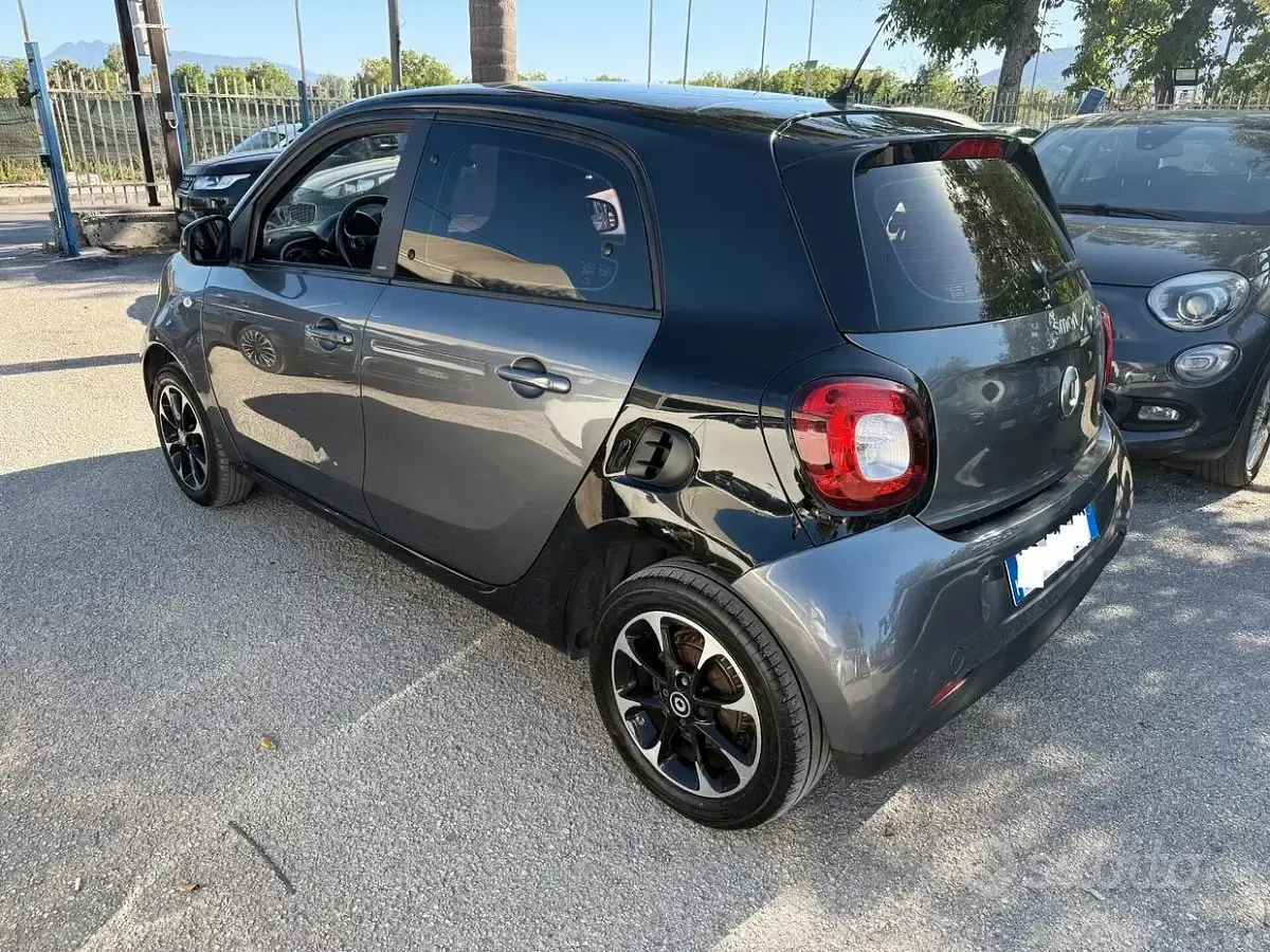 Usata Smart ForFour 71 CV (52 kW) 2016 Grigio Utilitaria
