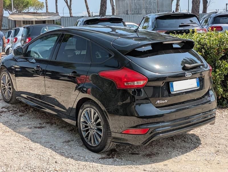 Usata Ford Focus 120 CV (88 kW) 2018 Nero Berlina