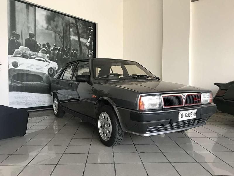 Usata Lancia Delta 140 CV (102 kW) 1988 Grigio Utilitaria