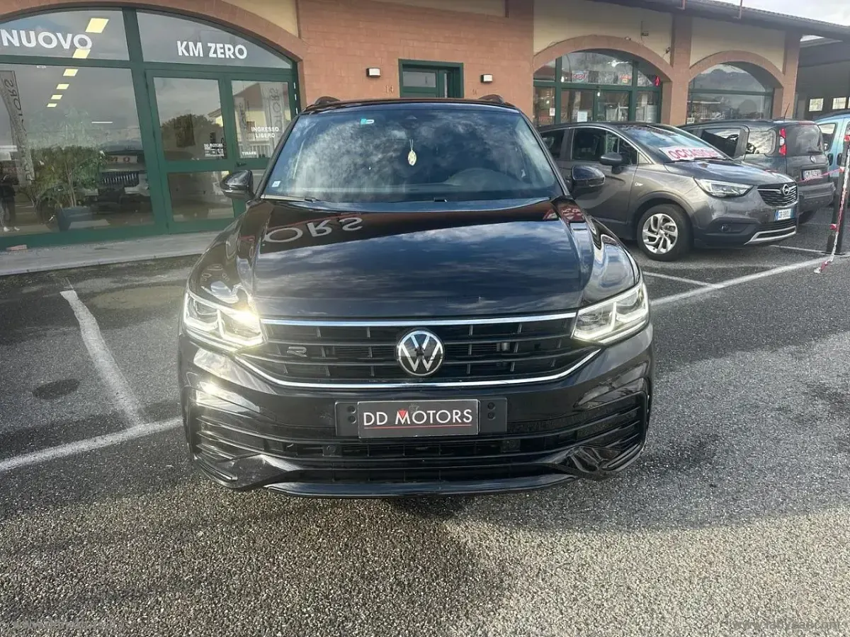 Usata VW Tiguan R-line 200 CV (147 kW) 2023 Nero SUV