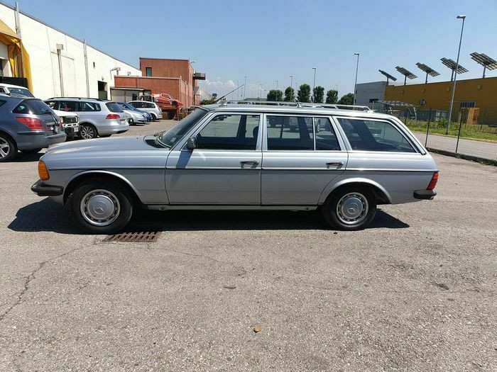 Usata Mercedes 200 120 CV (88 kW) 1987 Azzurro Station wagon