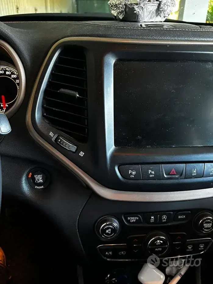 Second-hand Jeep Cherokee 200 CP (147 kW) 2016 Verde SUV