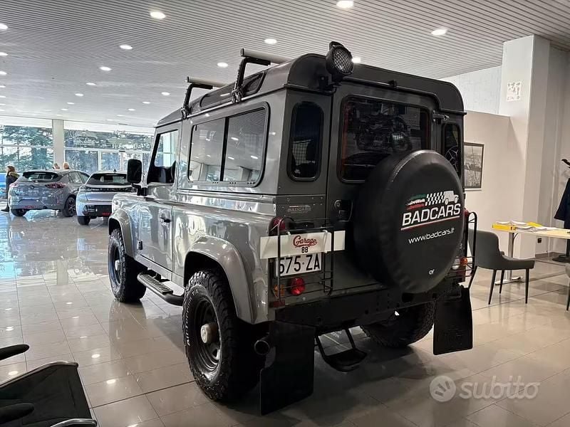 Usata Land Rover Defender 122 CV (89 kW) 2010 SUV