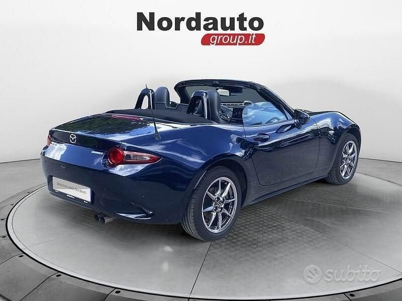 Usata Mazda MX5 Exclusive-Line 132 CV (97 kW) 2024 Blu/azzurro Cabrio