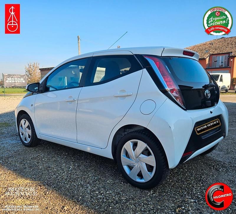 Usata Toyota Aygo 69 CV (50 kW) 2015 Bianco Utilitaria