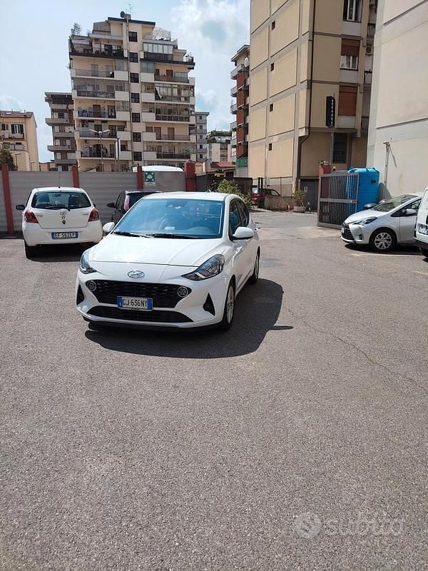 Usata Hyundai i10 67 CV (49 kW) 2022 Bianco Utilitaria