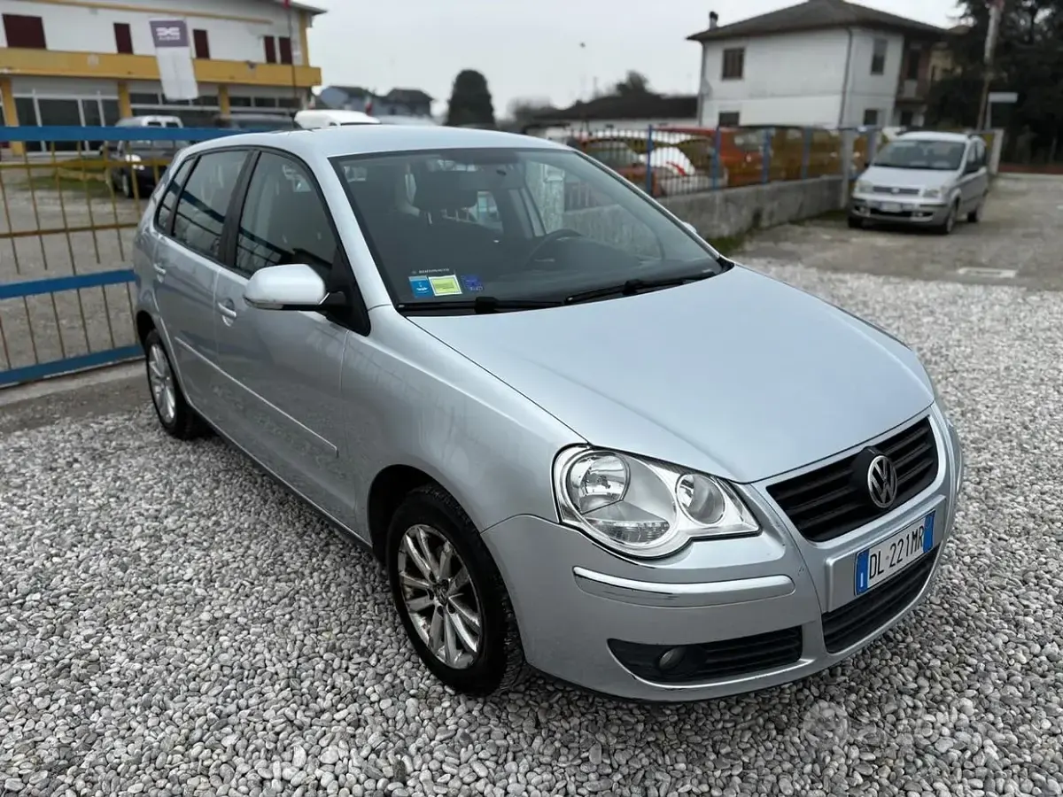 Usata VW Polo Trendline 75 CV (55 kW) 2005 Grigio Utilitaria
