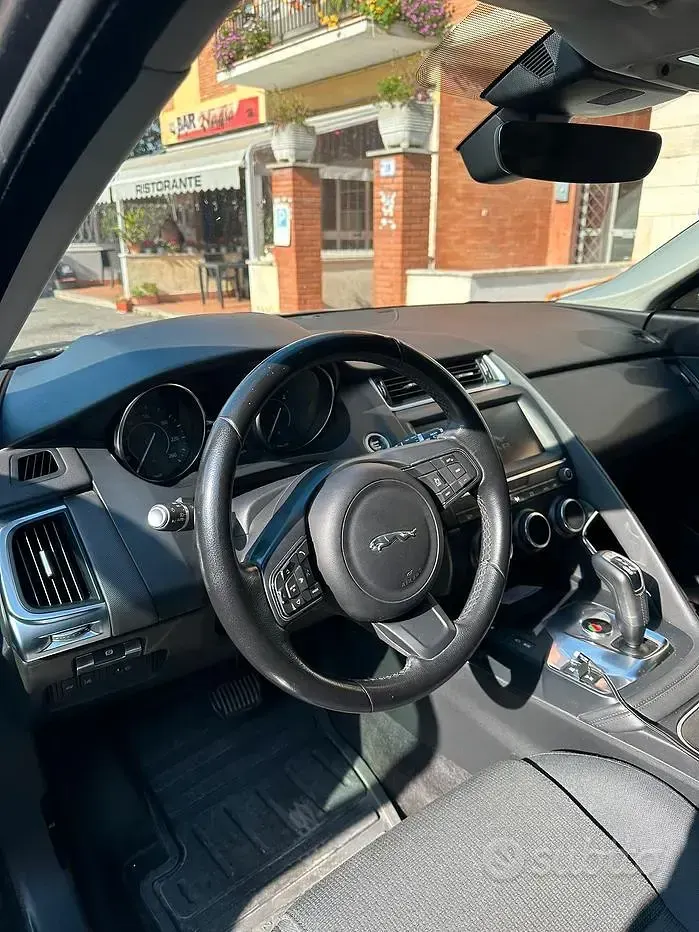 Usata Jaguar E-Pace 150 CV (110 kW) 2019 Grigio SUV