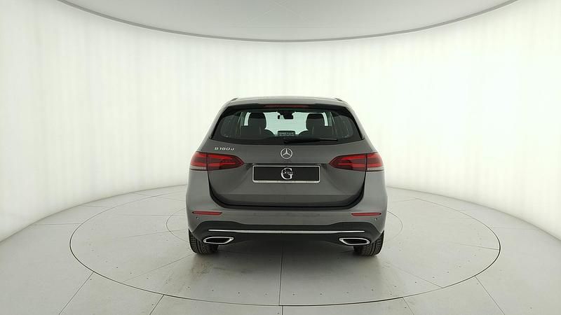 Usata Mercedes B180 116 CV (85 kW) 2022 Grigio Monovolume